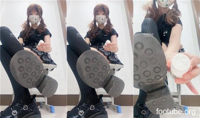 黑心小魔女 · 资源封面